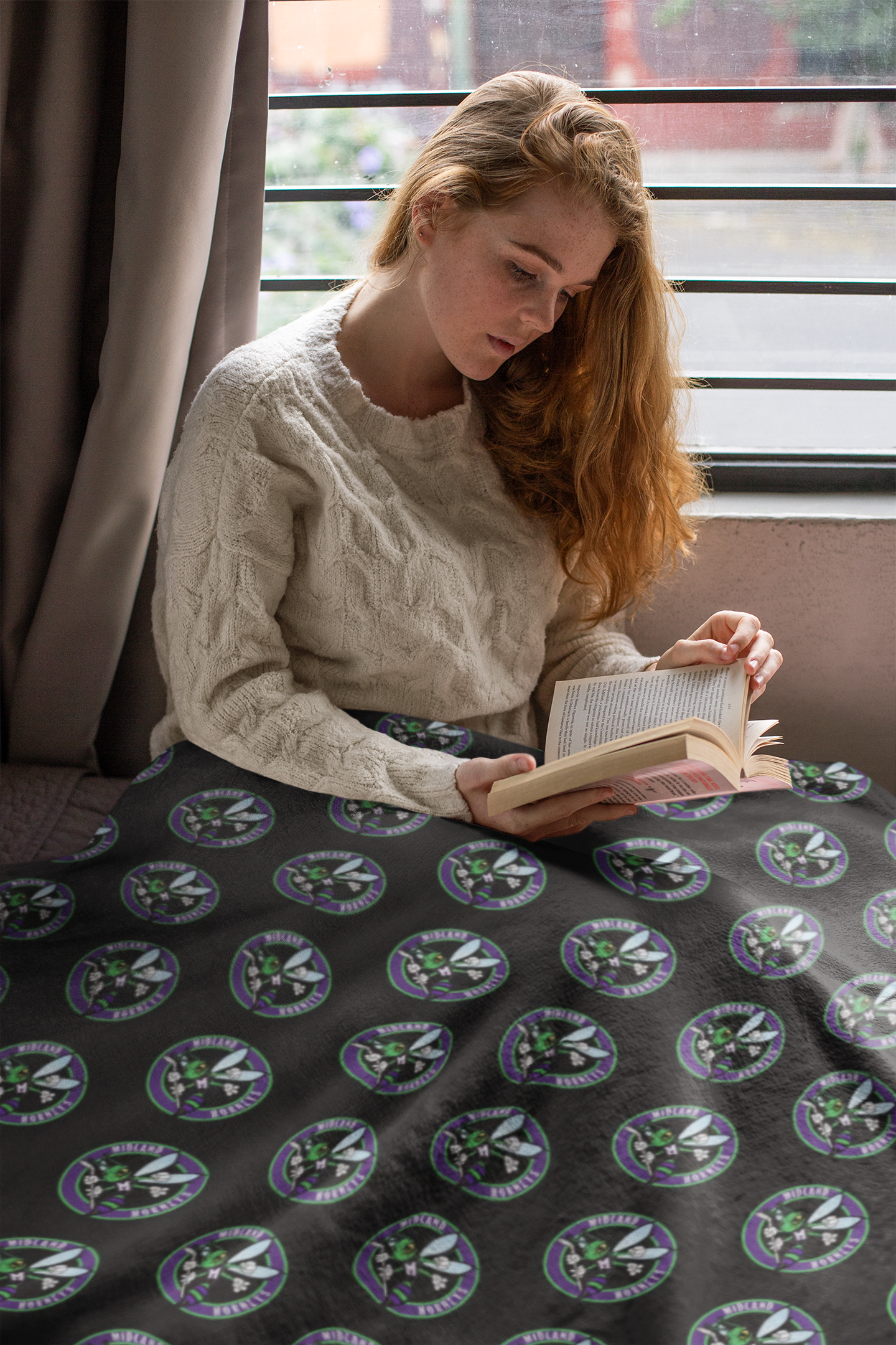 Hornets Logo Pattern Sherpa Blanket - Black